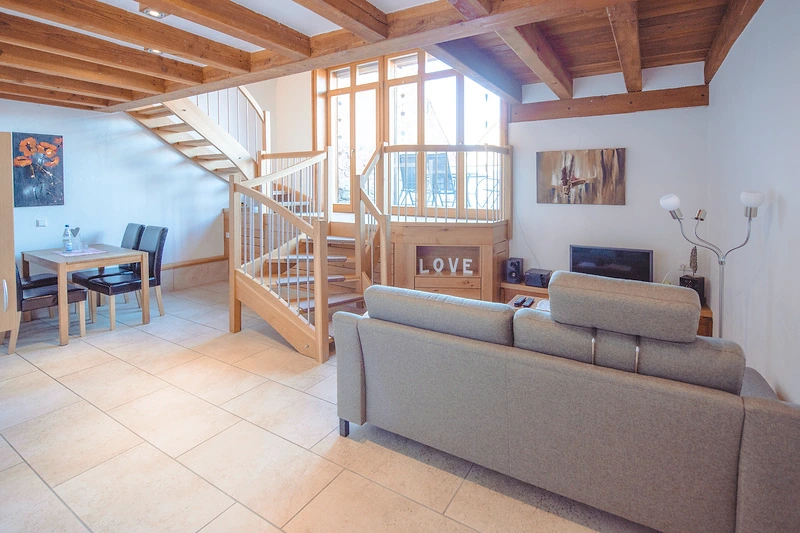 Fachwerk und Wohnbereich in Ferienwohnung III